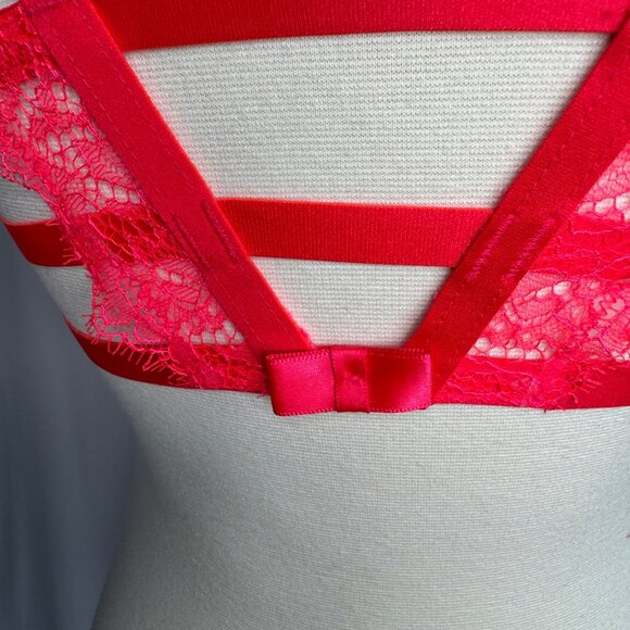 Vintage Y2K Victorias Secret Very Sexy Unlined Demi Red Lace Strappy Bra 34B - Picture 4 of 8